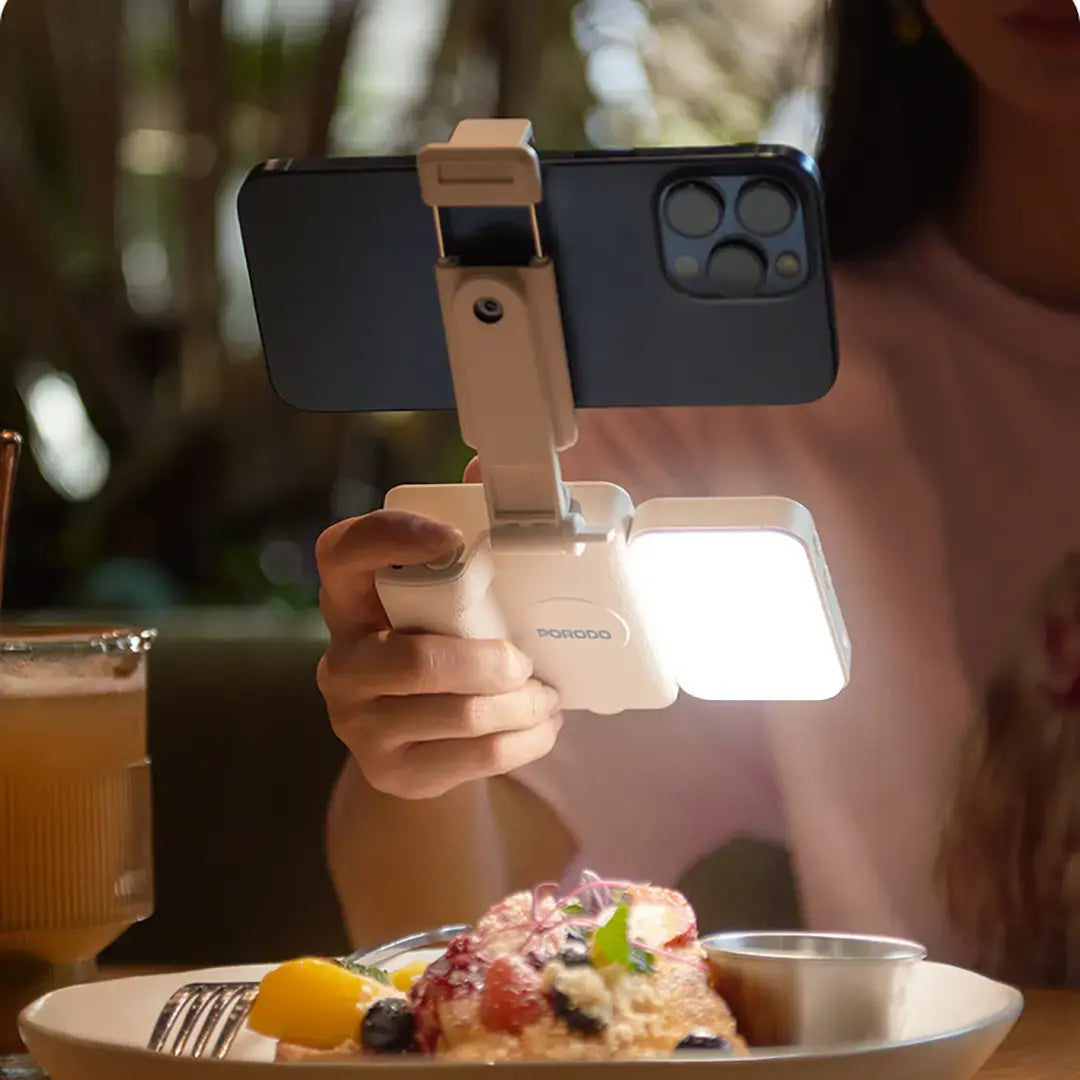 PORODO SELFIE STICK WITH BLUETOOTH AND FILL LIGHT 650 MAH