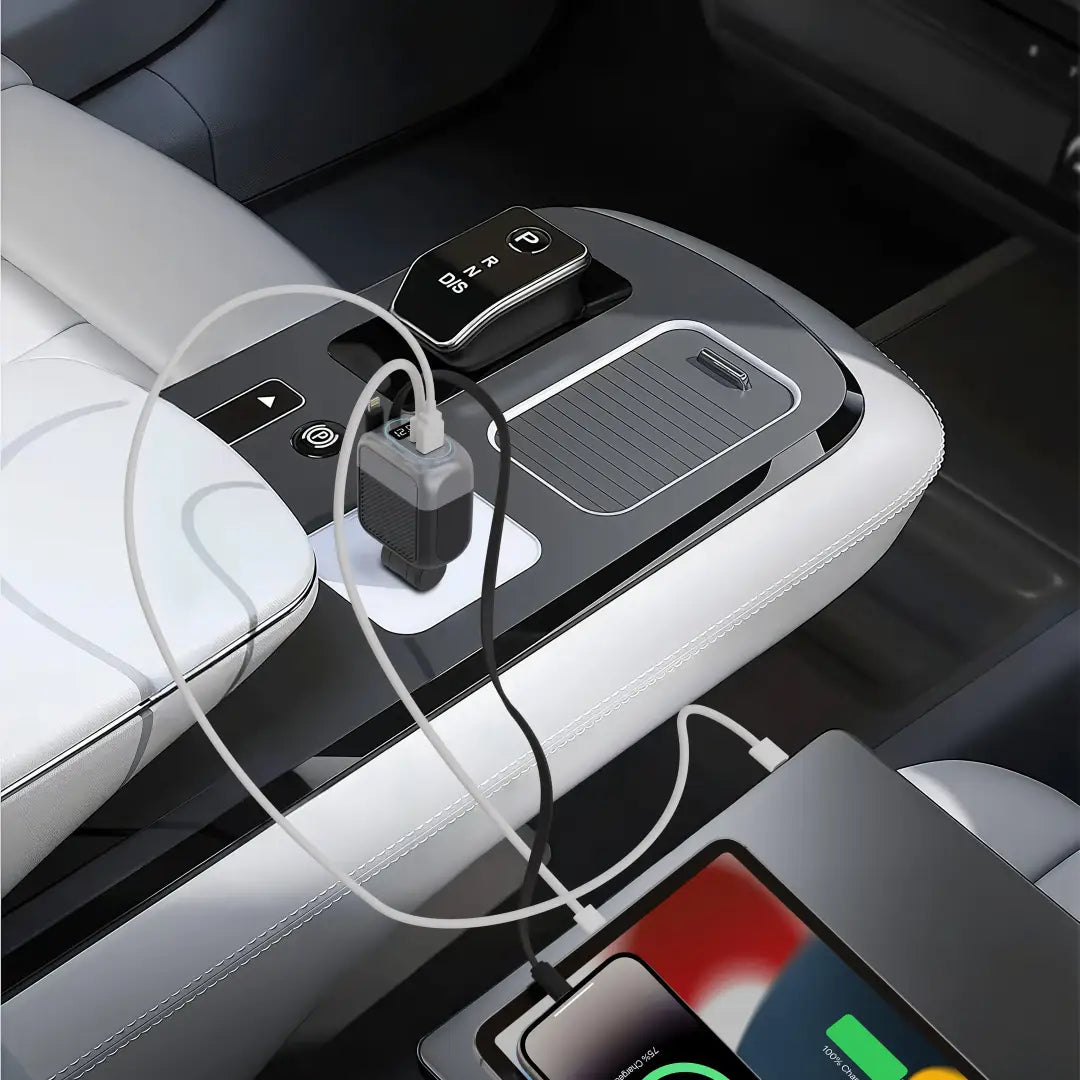 PORODO CAR CHARGER WITH PD 45 W RETRACTABLE TYPE-C &LIGHTENING TOTAL OUTPUT OF 105W